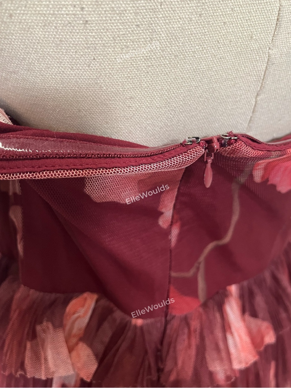 Hutch Nalina Dress Burgundy
Tiered Floral Maxi Dress Size 12 $394 - Picture 10 of 11